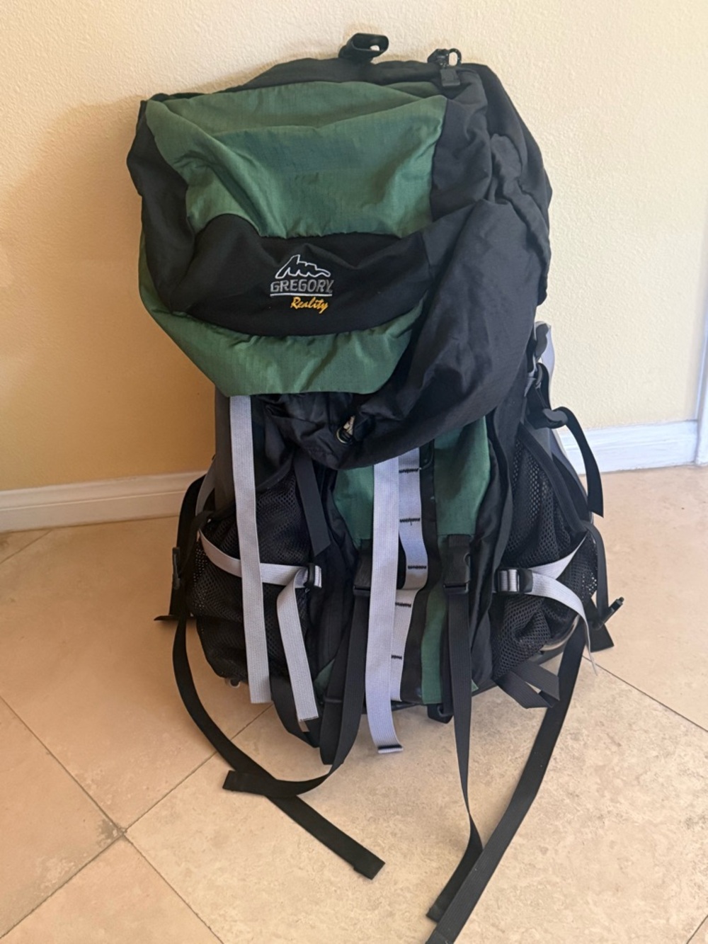 NFS - Gregory Reality - Vintage Backpack Daypack Green Black Camping Outdoor
